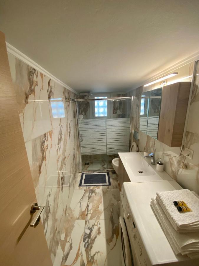 Luxury Suite 10' From The Center Atenas Exterior foto